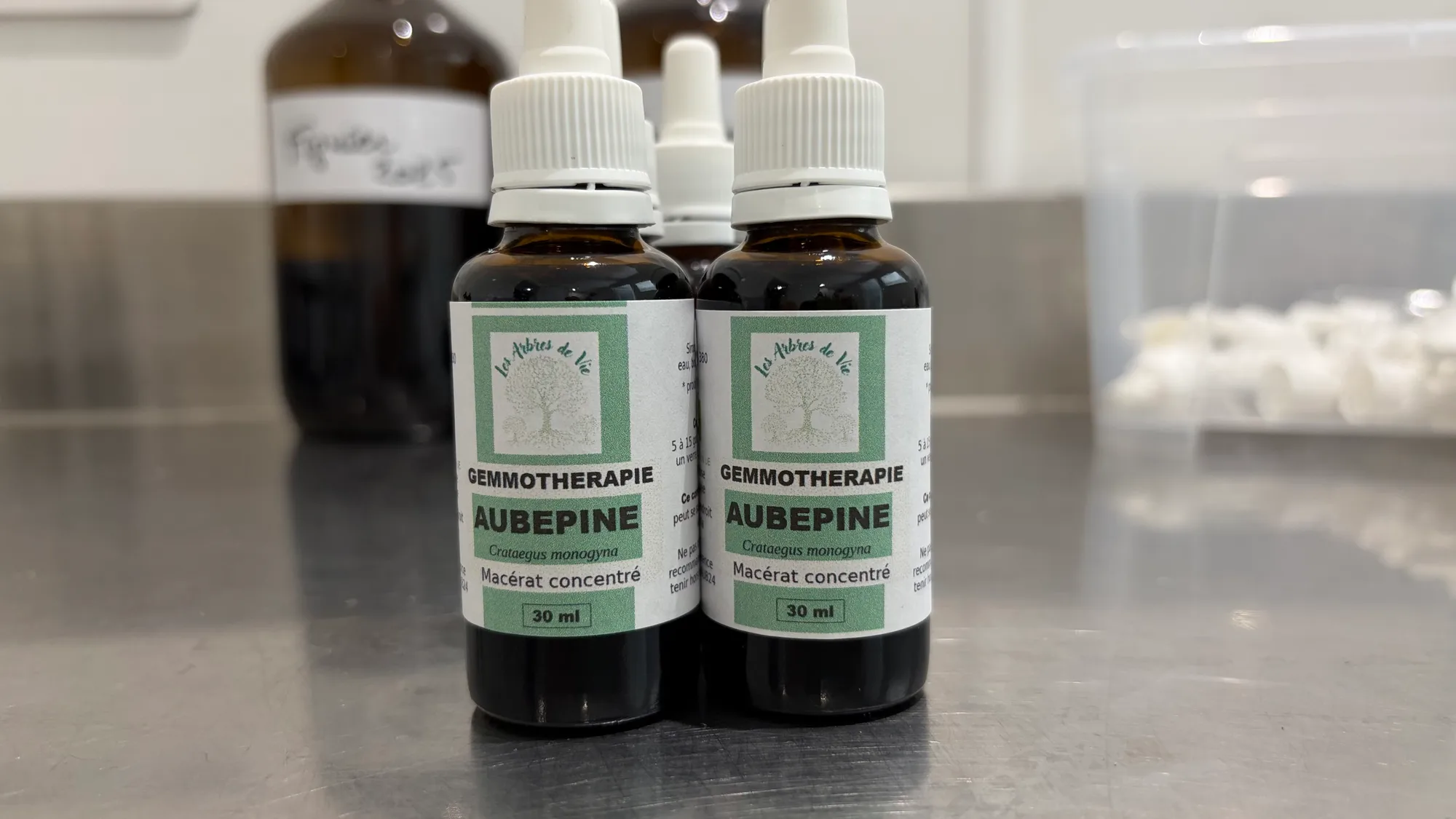 Flacons finis de macérat concentré d'aubépine (Crataegus monogyna) Les Arbres de Vie — 30 ml, capsule pipette blanche
